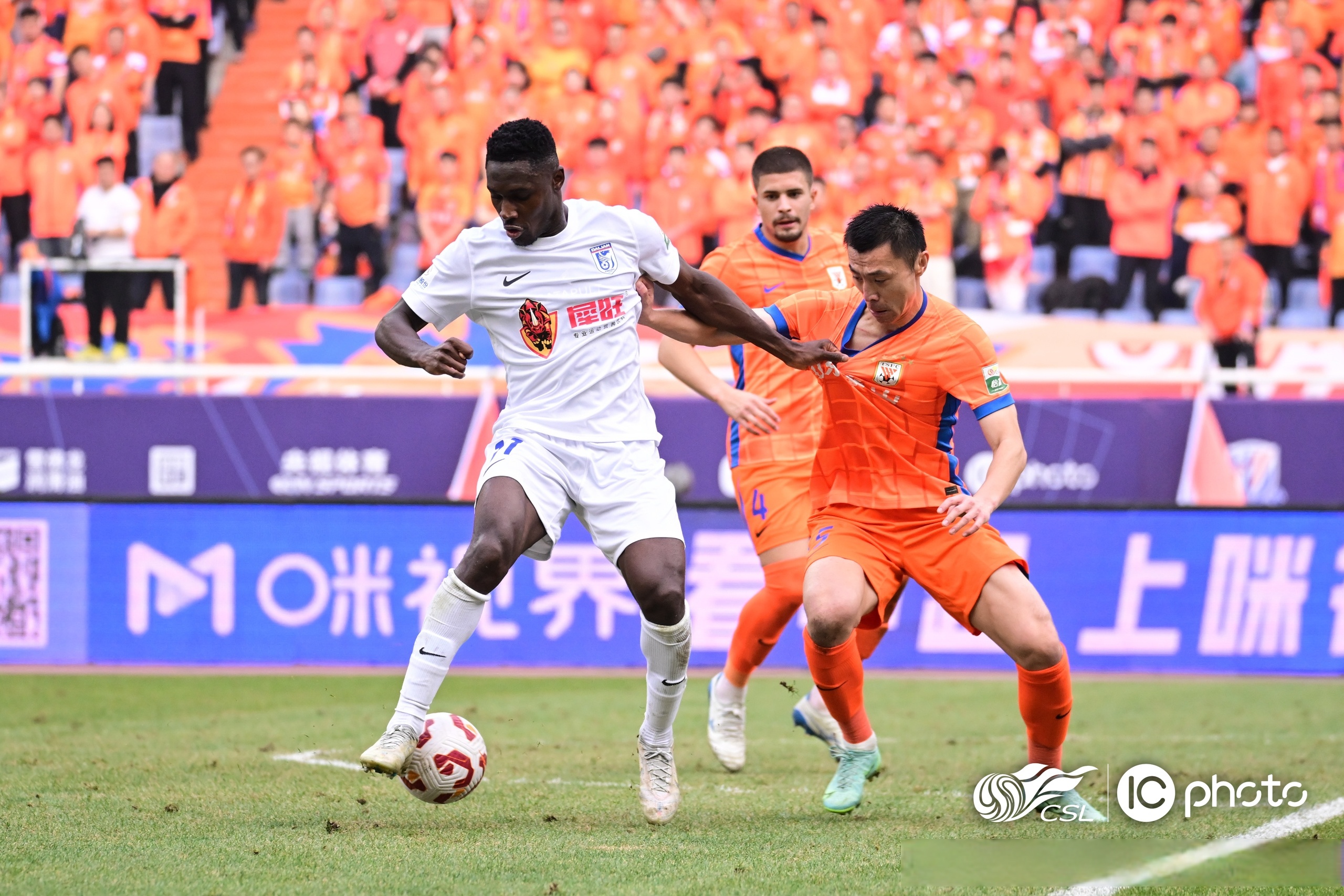 包含今晨葡超传出新动向，辽宁本钢远射贴柱，管理层表态：引发热议，球队文化再被提及的词条