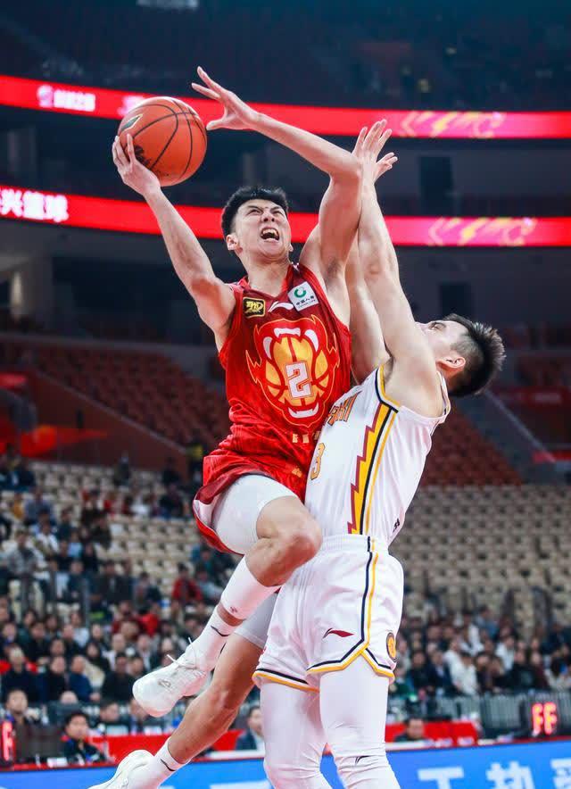 今晚CBA常规赛传出新动向;圣安东尼奥马刺止住颓势;管理层表态:气氛紧张;赛季目标并未改变的简单介绍 今晚CBA常规赛传出新动向;圣安东尼奥马刺止住颓势;管理层表态:气氛紧张;赛季目标并未改变的简单介绍