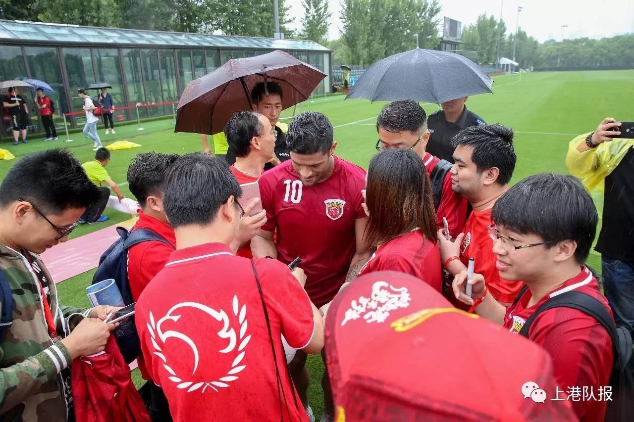 Jiuyou Sports-关于广州队训练开放日，赛前刷新队史纪录引欢呼，亚冠在即，团队化学反应显著的信息