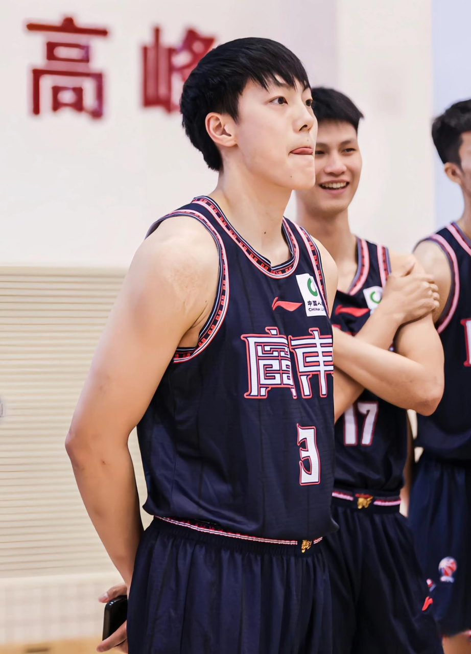 九游娱乐APP-关于赛地聚焦——CBA季后赛清晨热度飙升；广东宏远战术微调；球迷炸锅；赛程密集仍需轮换的信息